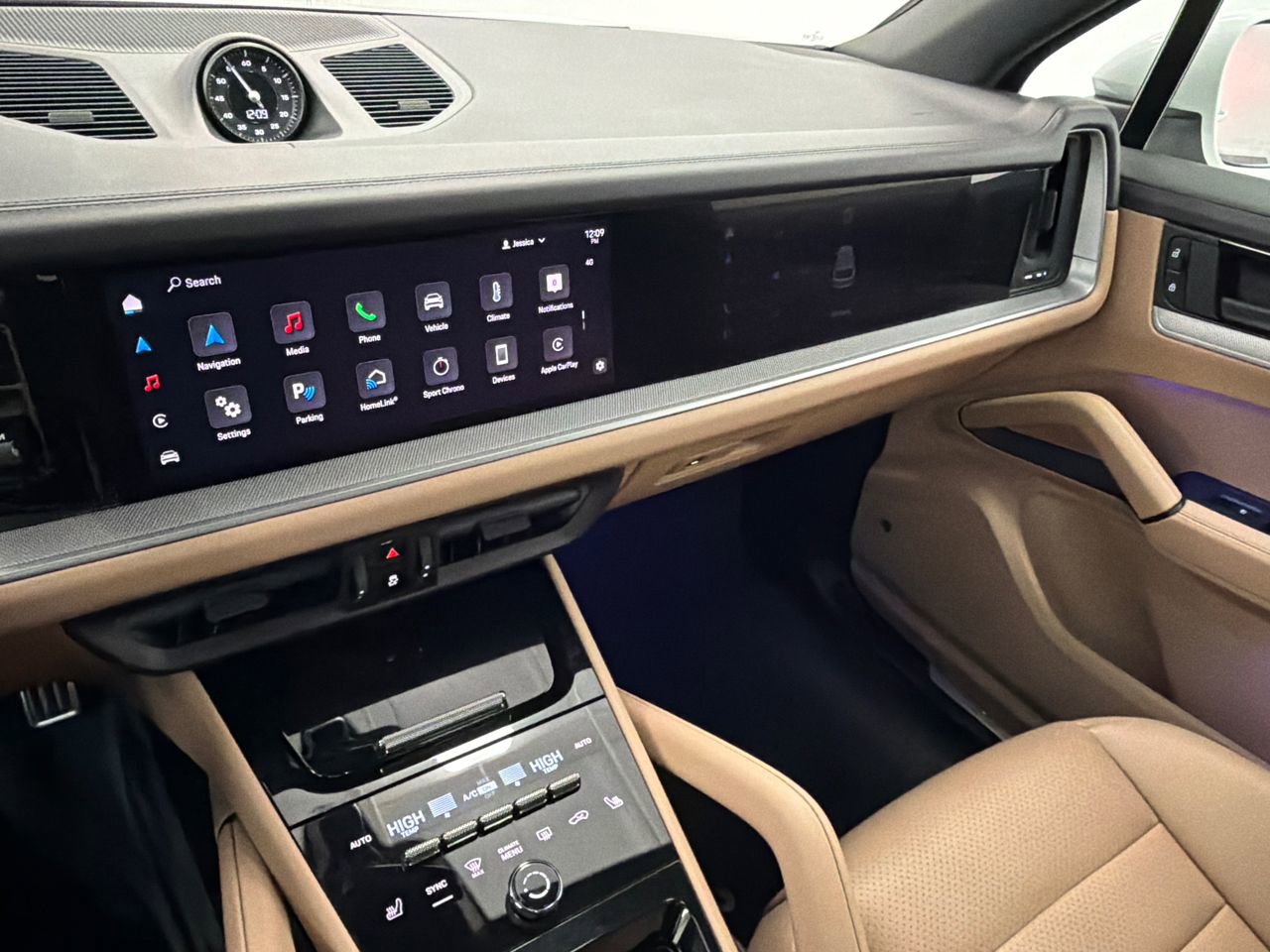 Used 2024 Porsche Cayenne S image 30