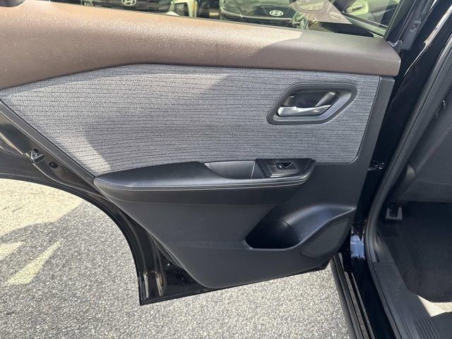 Used 2023 Nissan Rogue SV image 18