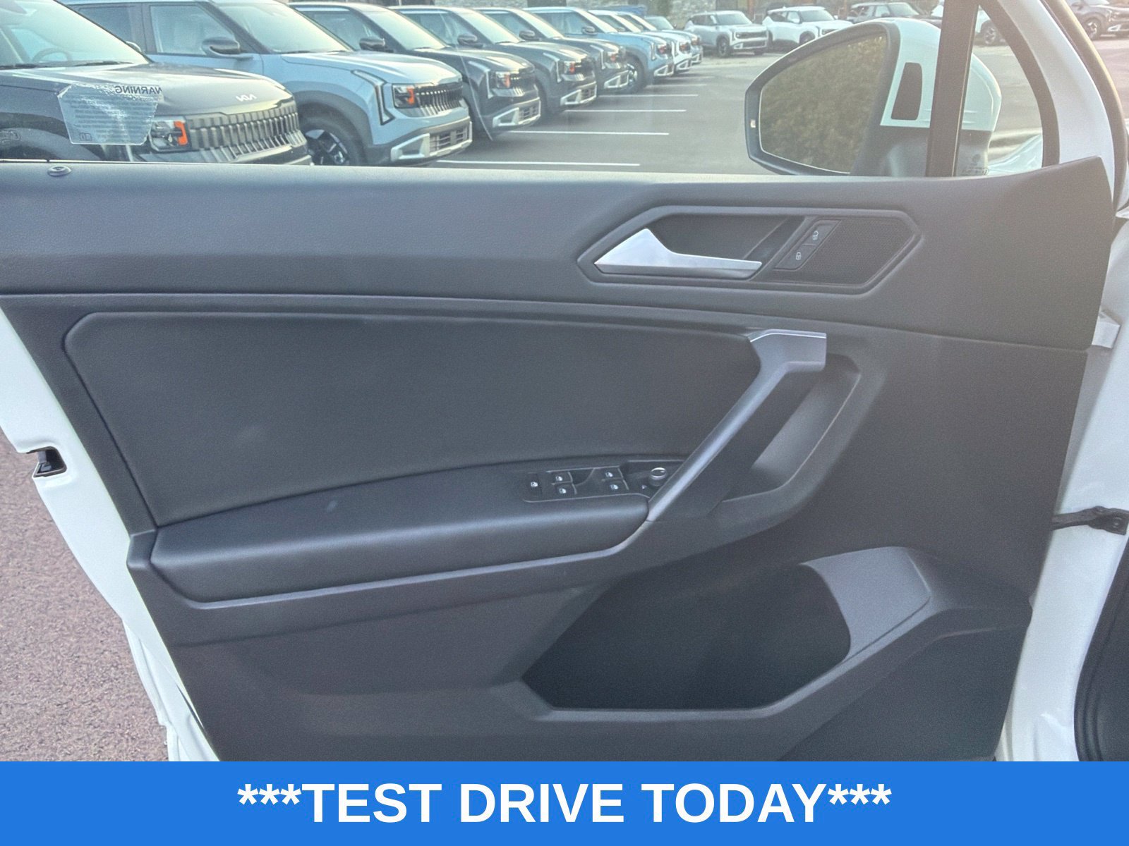 Used 2021 Volkswagen Tiguan SE w/ Panoramic Sunroof Package AWD/4WD image 12