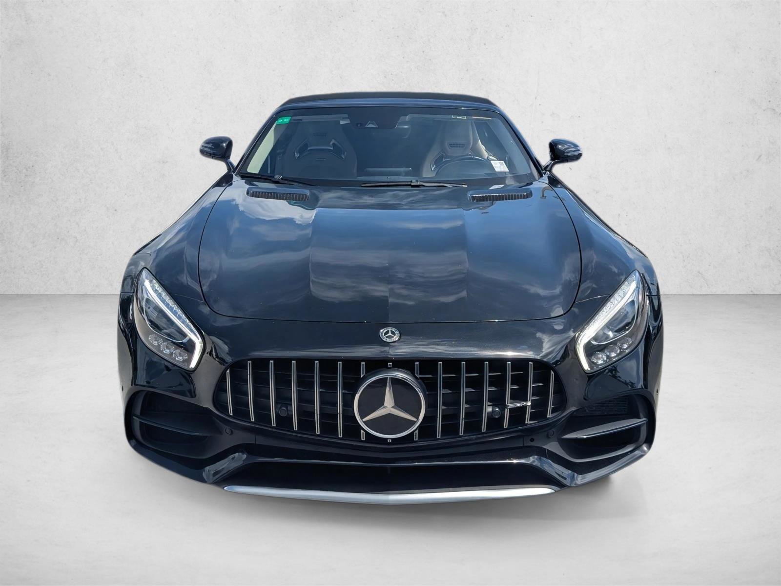 Used 2018 Mercedes-Benz AMG GT Roadster image 2