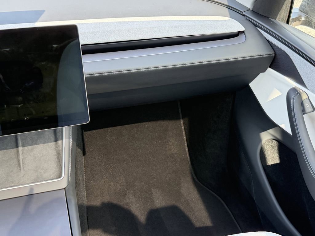 Used 2026 Tesla Model Y Long Range AWD/4WD image 16