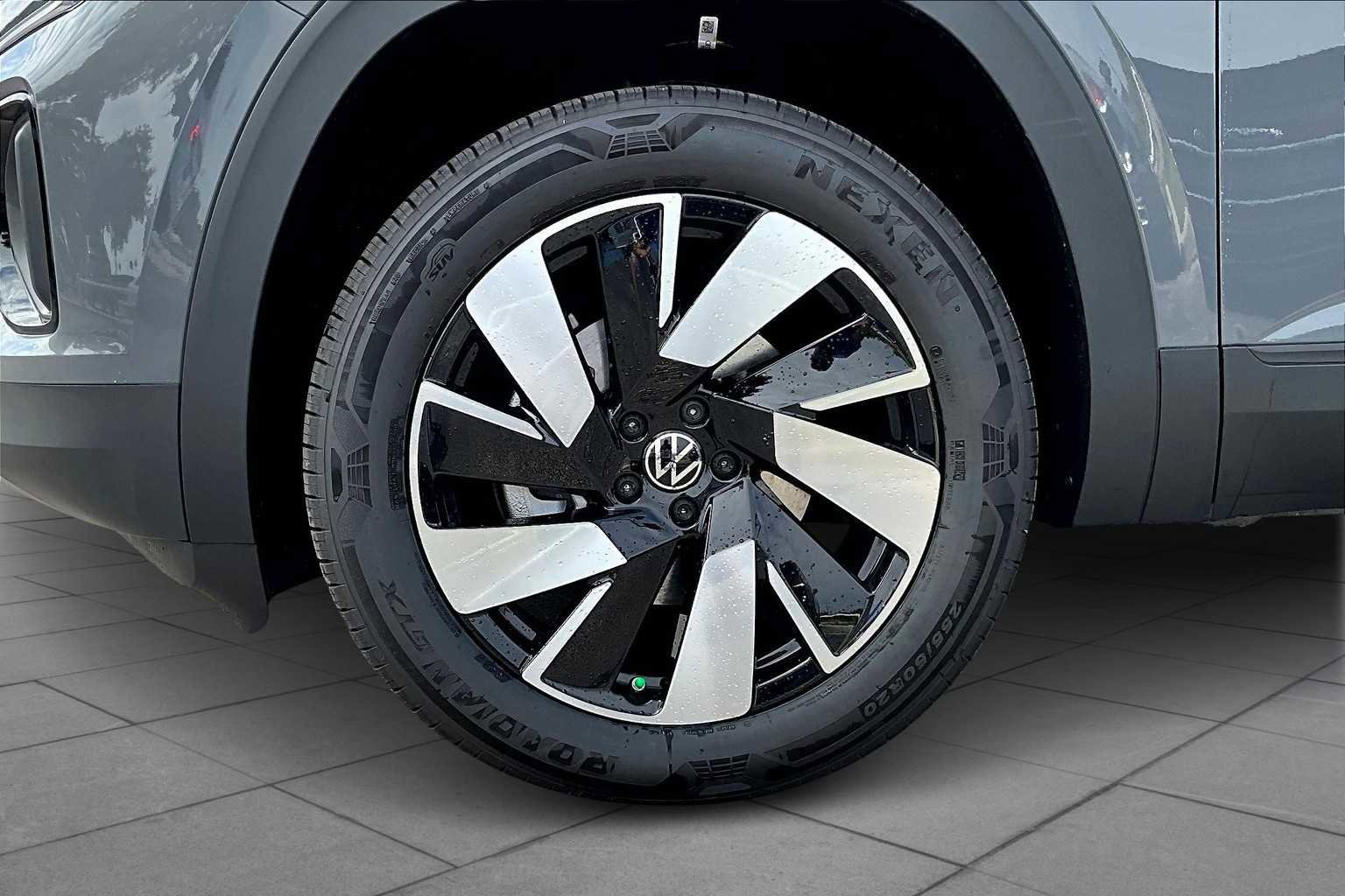 New 2026 Volkswagen Atlas Cross Sport SE image 11