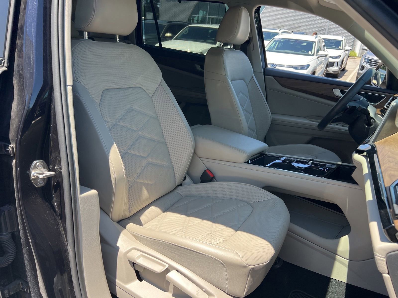 Used 2024 Volkswagen Atlas SE FWD image 40