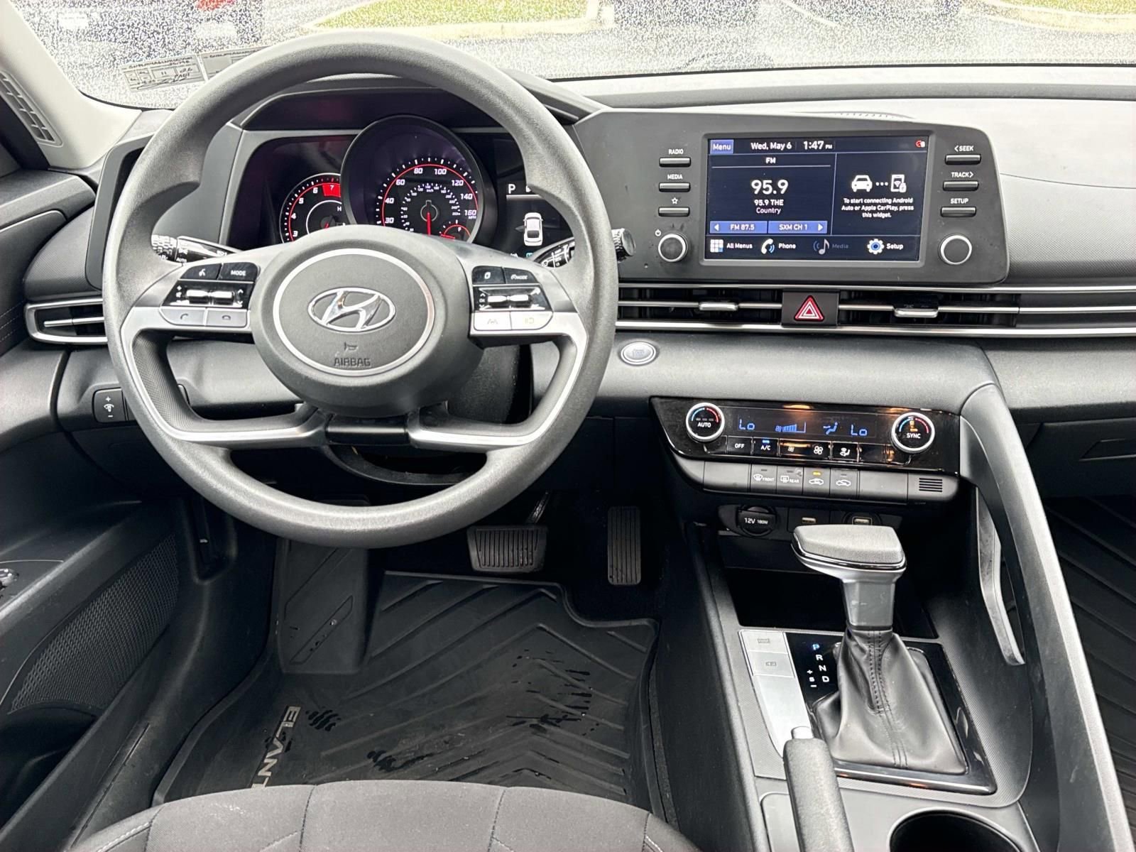 Used 2022 Hyundai Elantra SEL FWD image 8