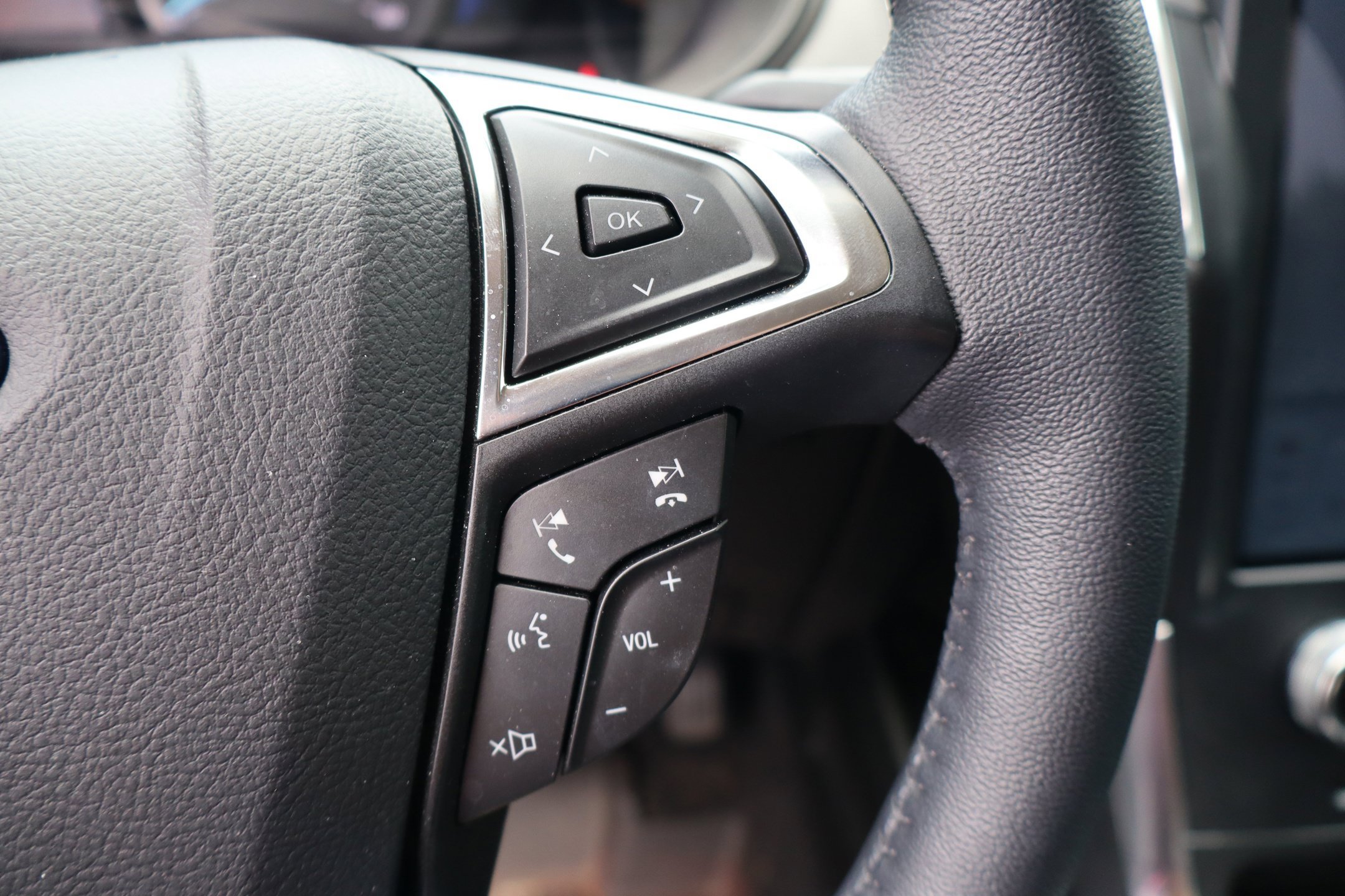 Used 2024 Ford Edge Titanium AWD/4WD image 18