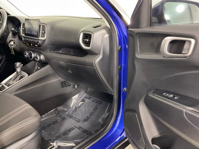 Used 2023 Hyundai Venue SEL image 17