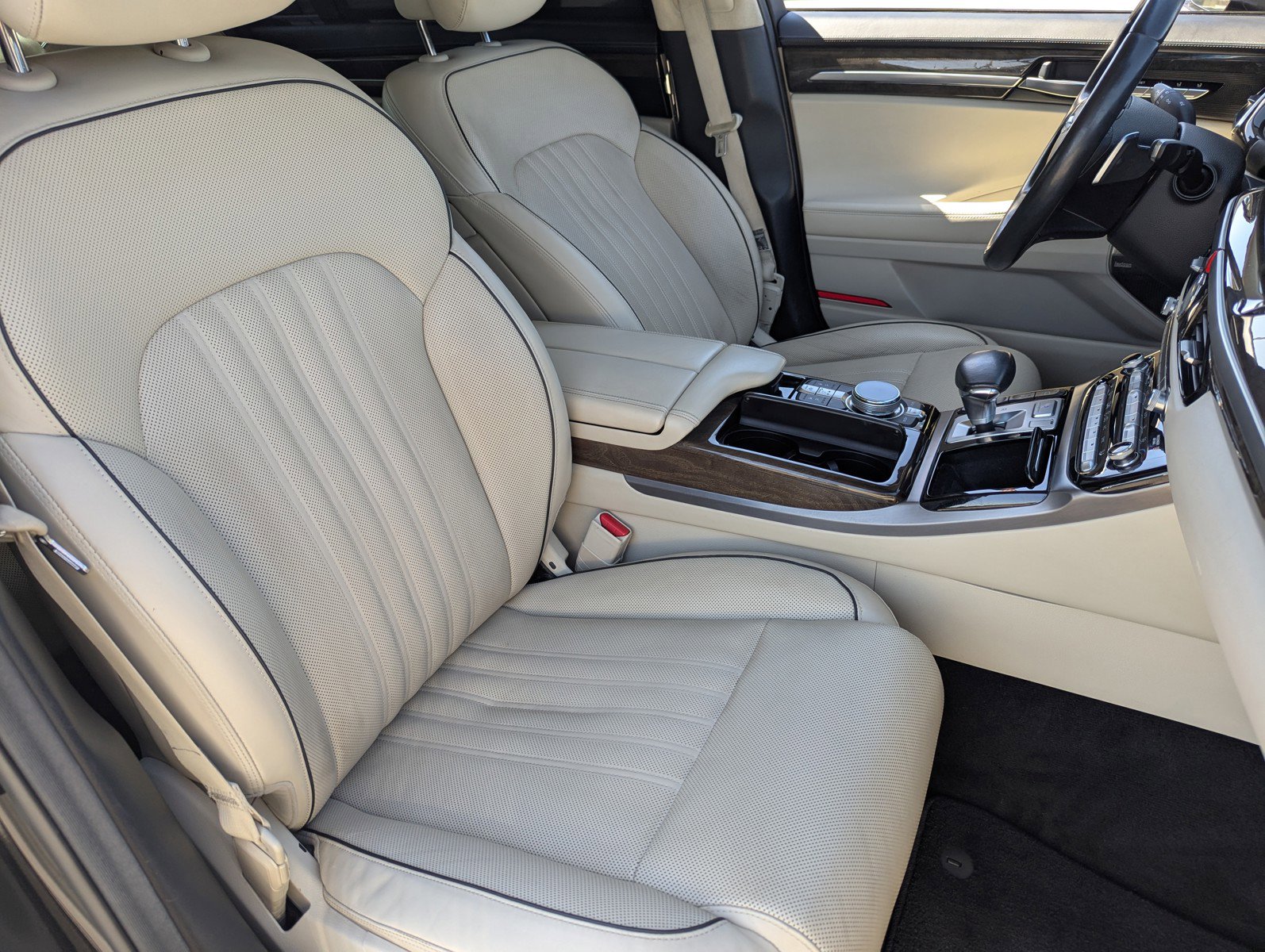 Used 2018 Genesis G90 3.3T Premium image 10