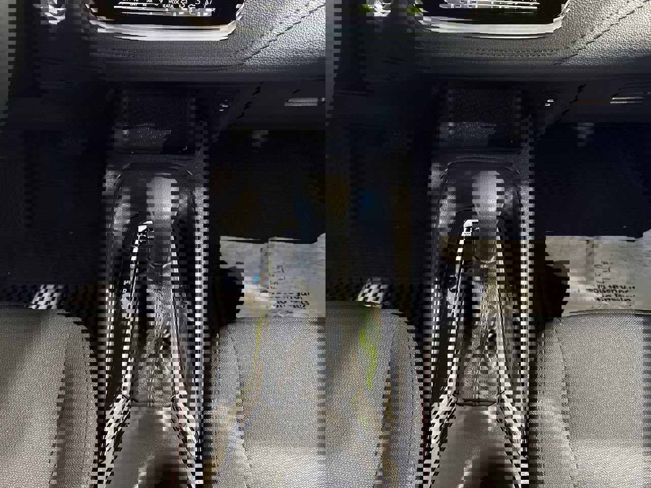 Certified 2025 Toyota Corolla SE image 21