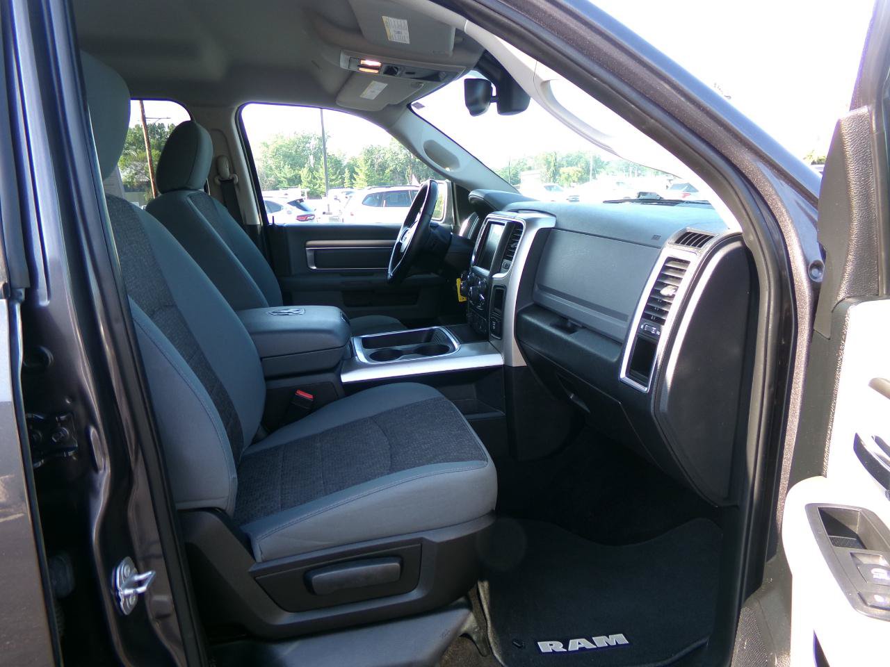 Used 2017 RAM 1500 Classic SLT w/ SLT Plus D←cor Group AWD/4WD image 33