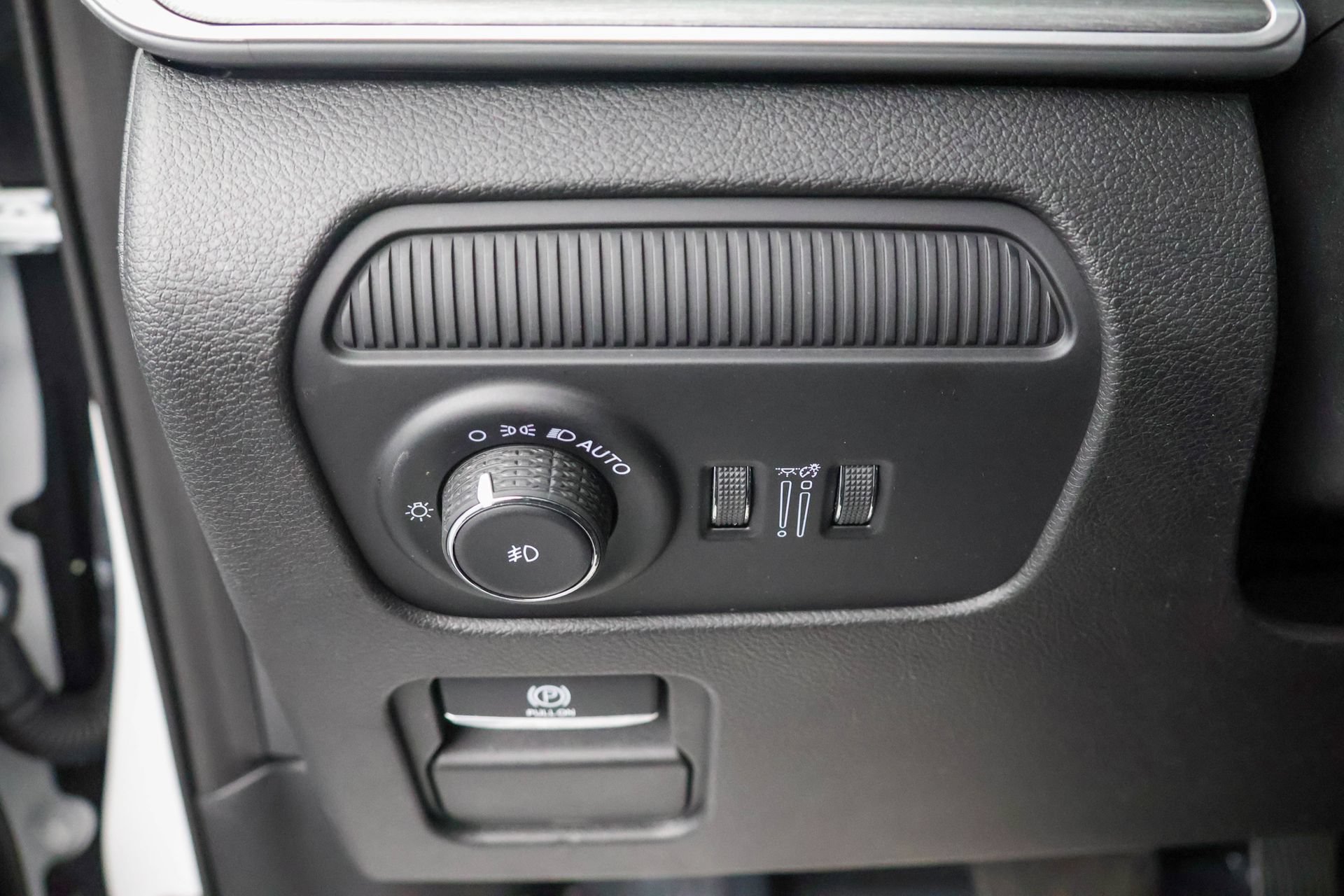 Used 2025 Jeep Wagoneer L Series II w/ Premium Group I AWD/4WD image 17