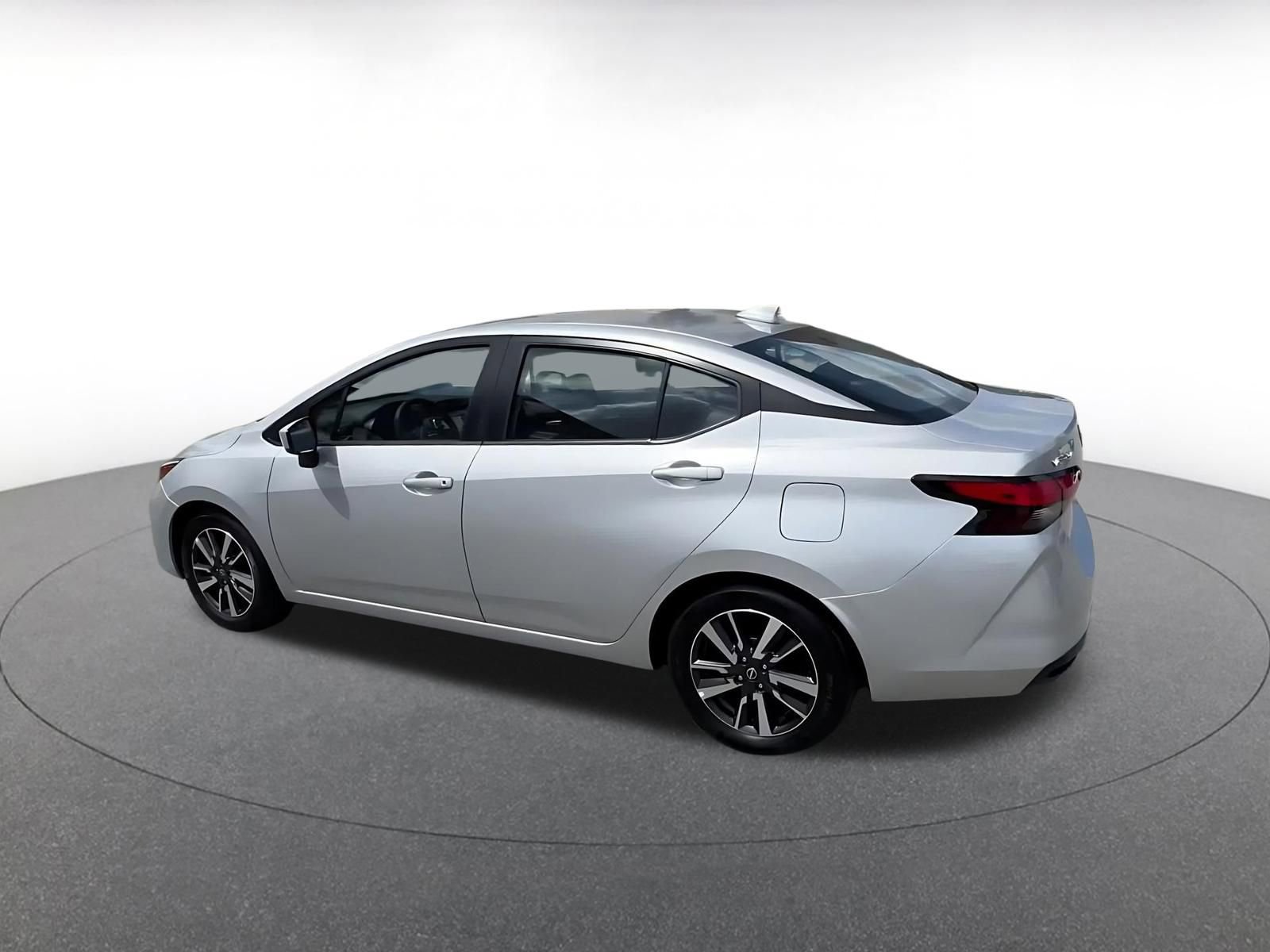 Used 2025 Nissan Versa SV image 10