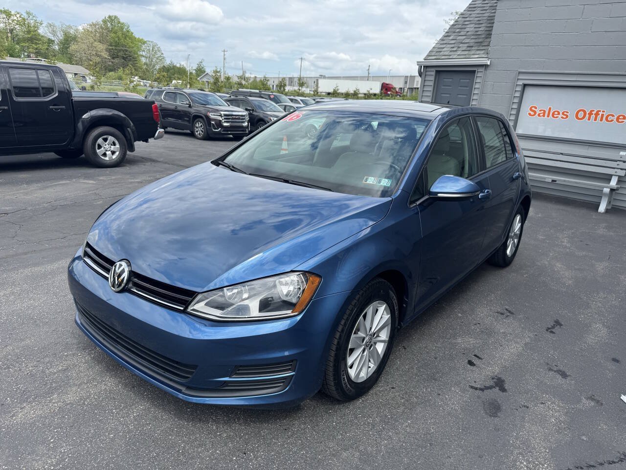 Used 2016 Volkswagen Golf S FWD image 1