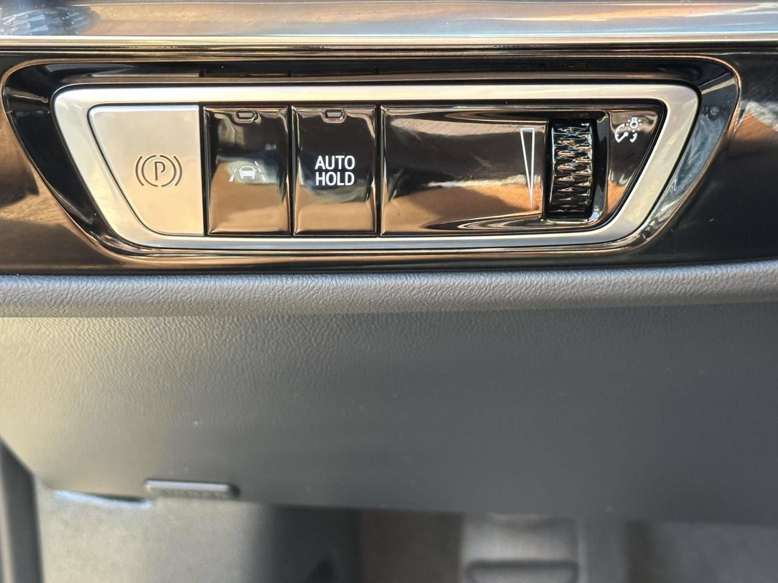 Used 2024 Cadillac Lyriq Luxury AWD/4WD image 15