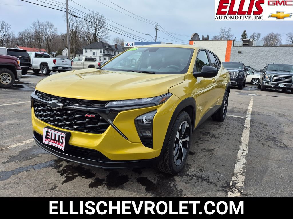 Used 2024 Chevrolet Trax RS w/ Sunroof Package image 1