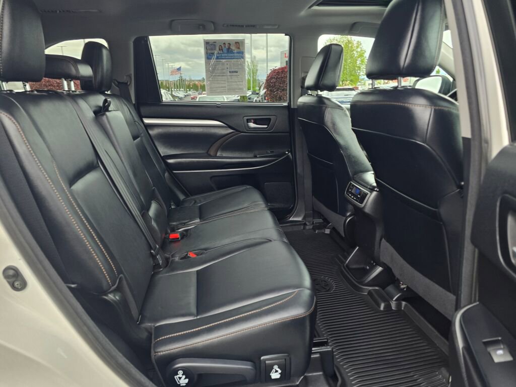 Used 2017 Toyota Highlander XLE AWD/4WD image 26