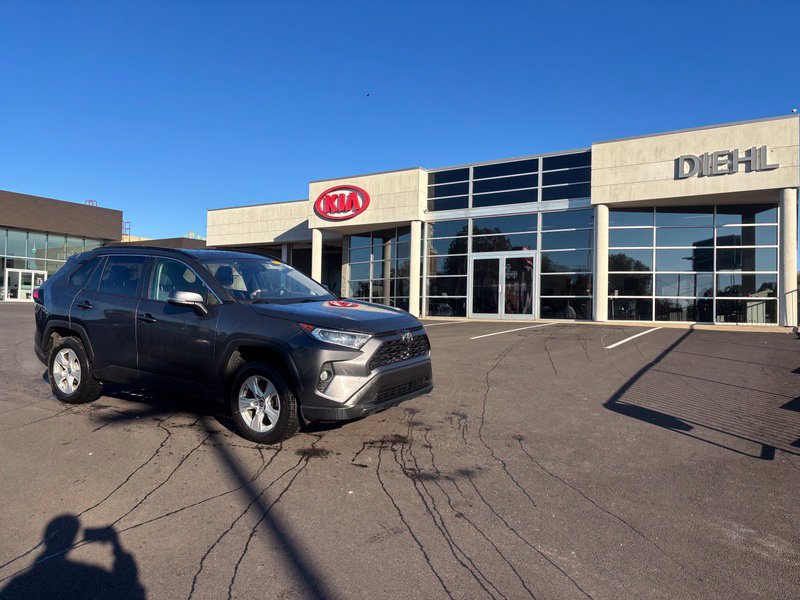 Used 2019 Toyota RAV4 XLE w/ Convenience Package AWD/4WD image 4