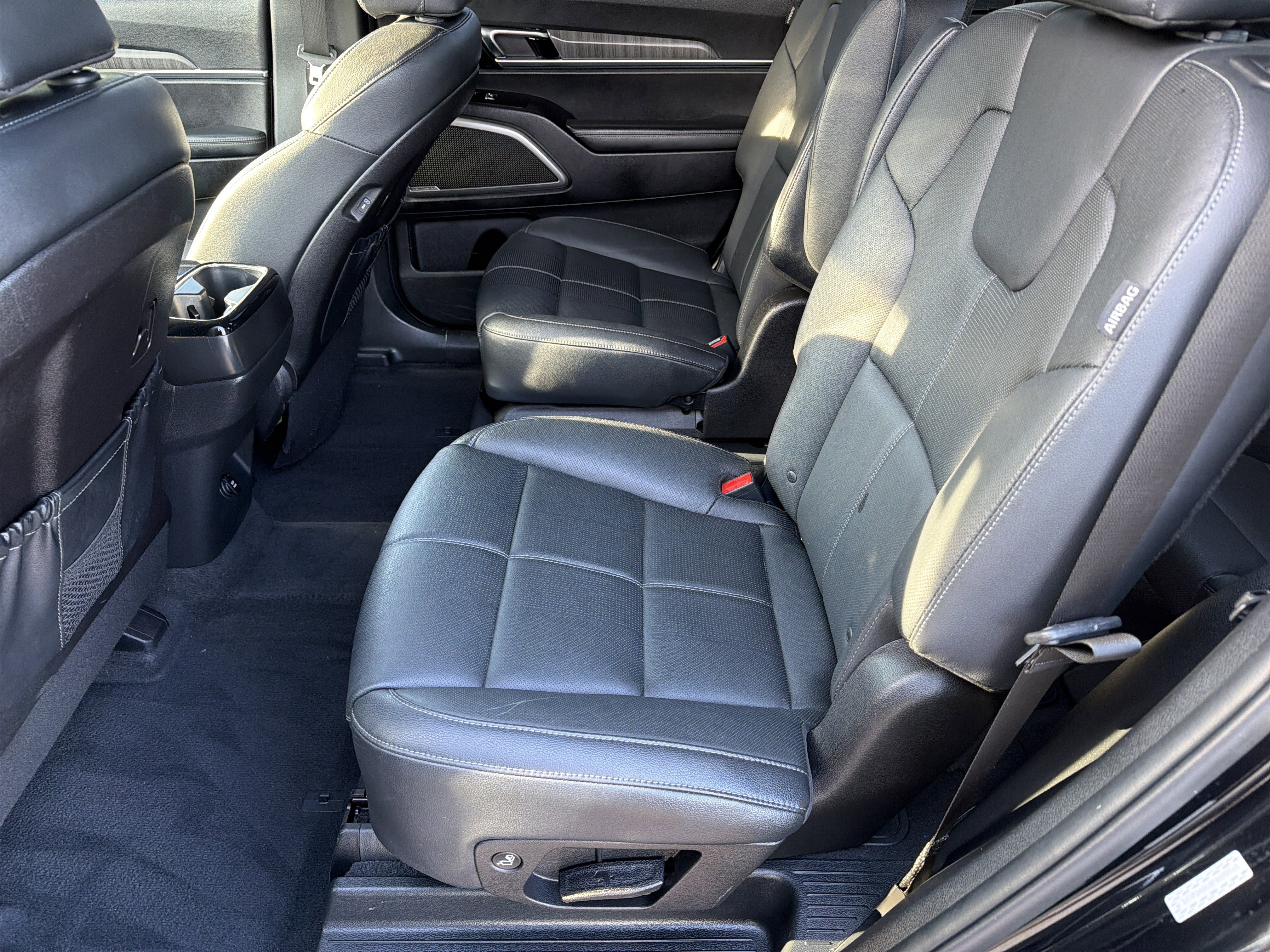 Used 2023 Kia Telluride EX w/ EX Captain's Chair Package image 21