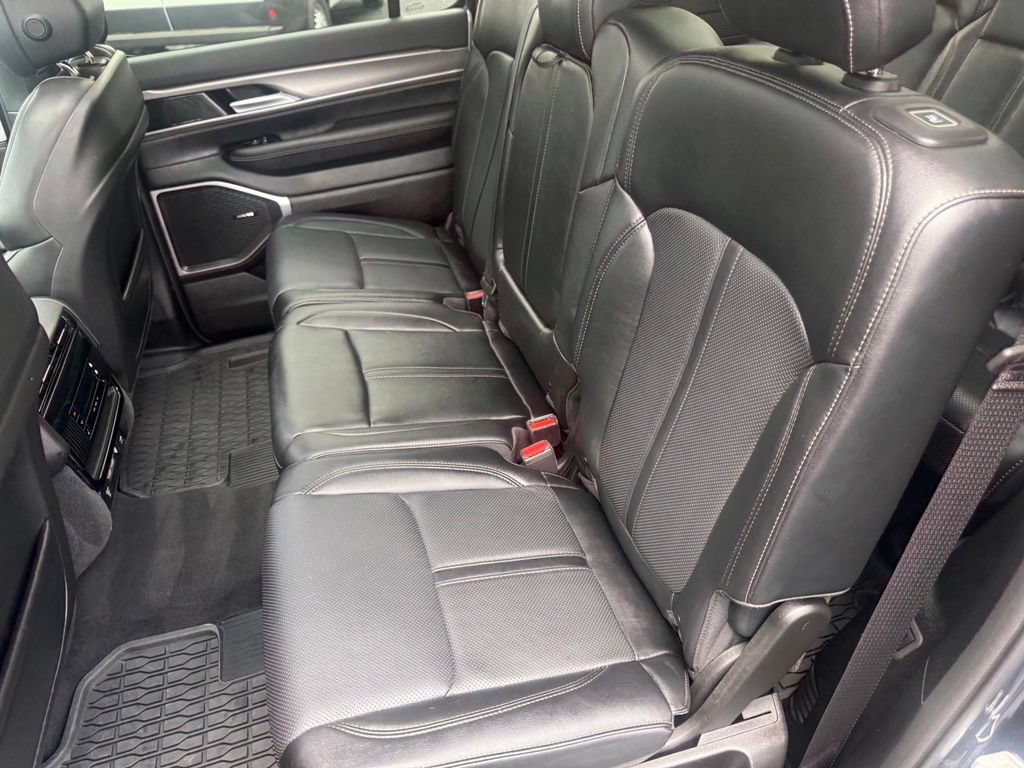 Certified 2024 Jeep Wagoneer Series II AWD/4WD image 33