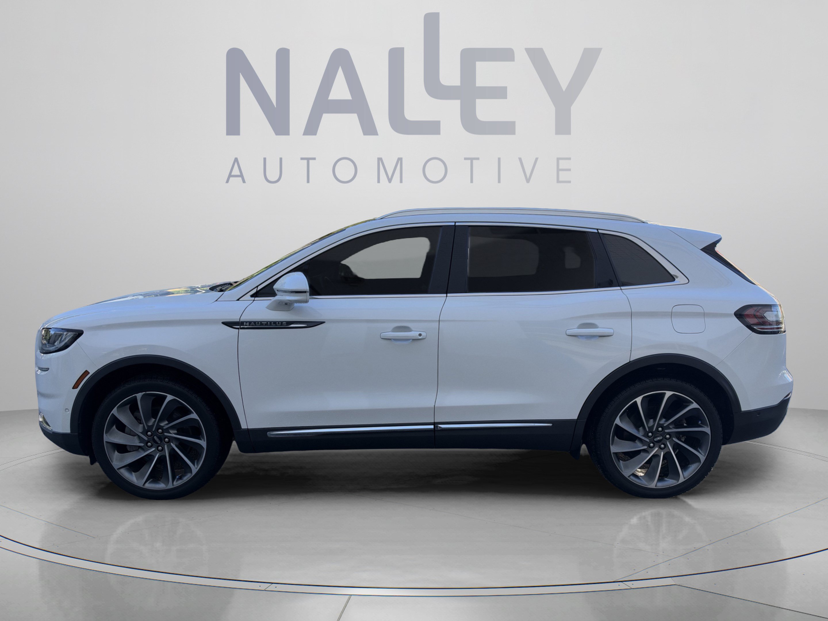 Used 2021 Lincoln Nautilus Reserve w/ Equipment Group 202A AWD/4WD image 2