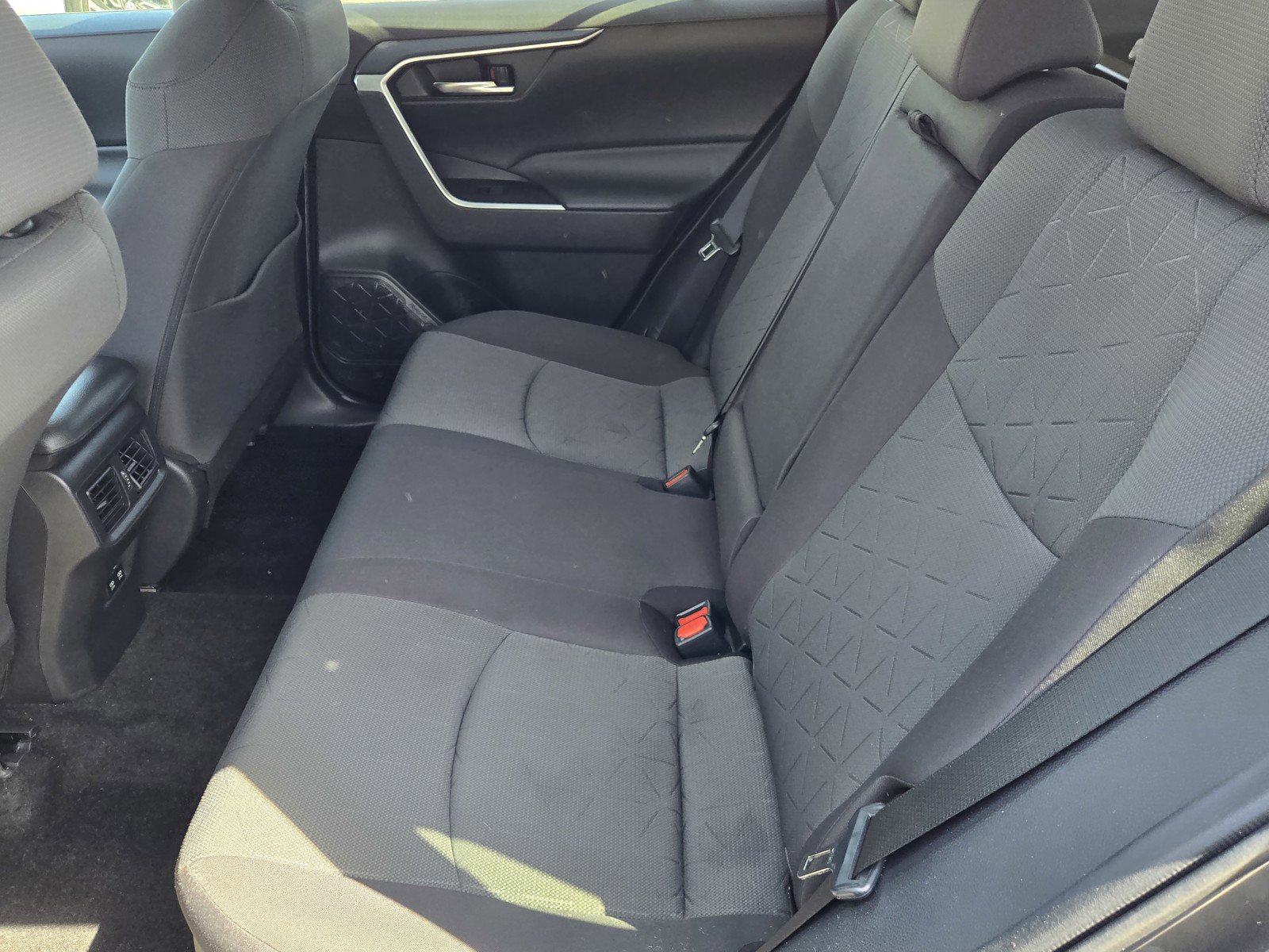 Used 2020 Toyota RAV4 XLE w/ Convenience Package image 12