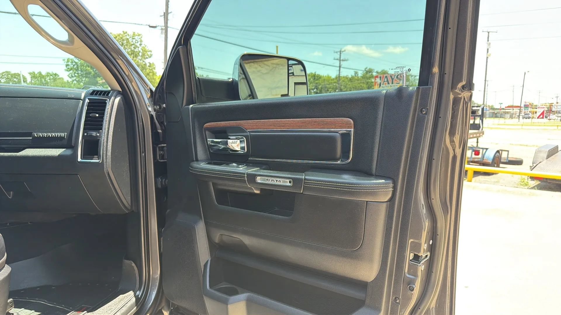 Used 2018 RAM 2500 Laramie w/ Off Road Package AWD/4WD image 15