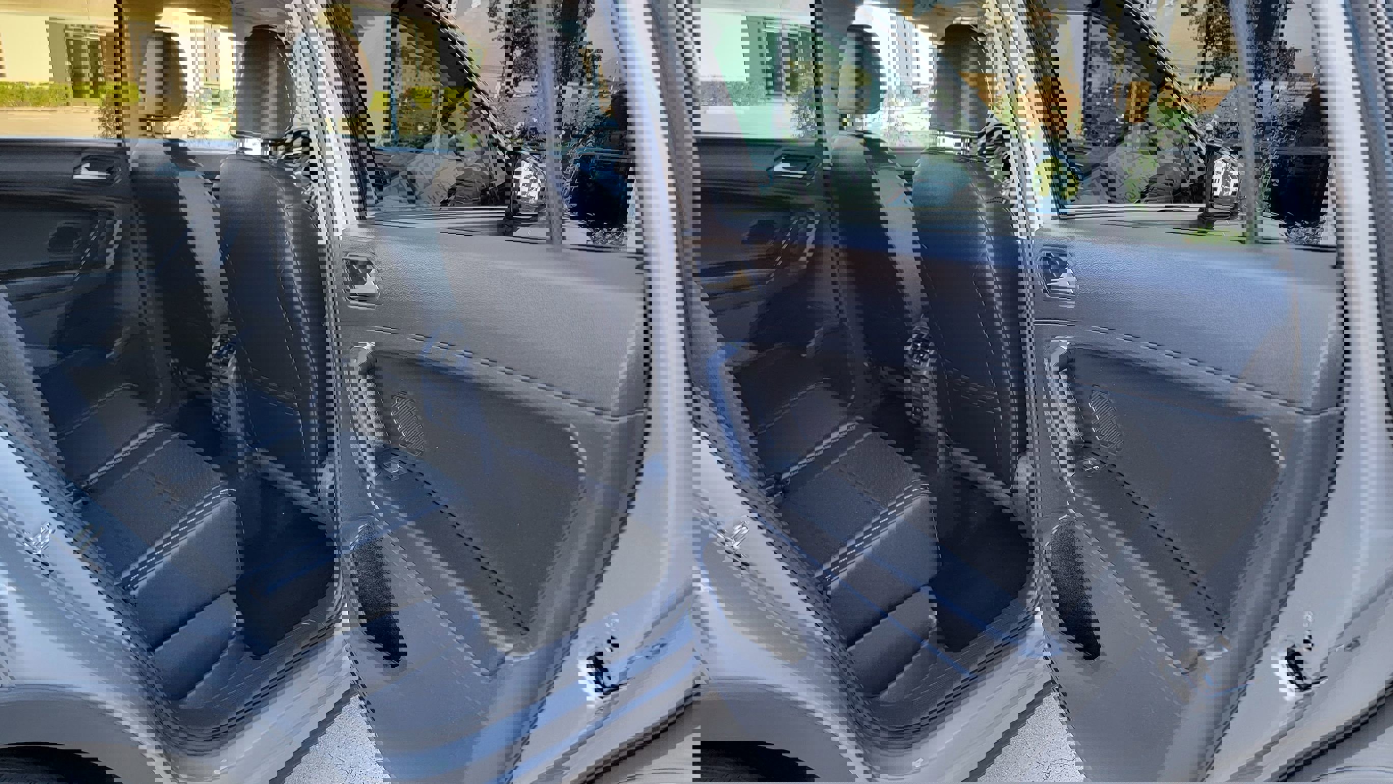 Used 2021 Volkswagen Tiguan SE image 25