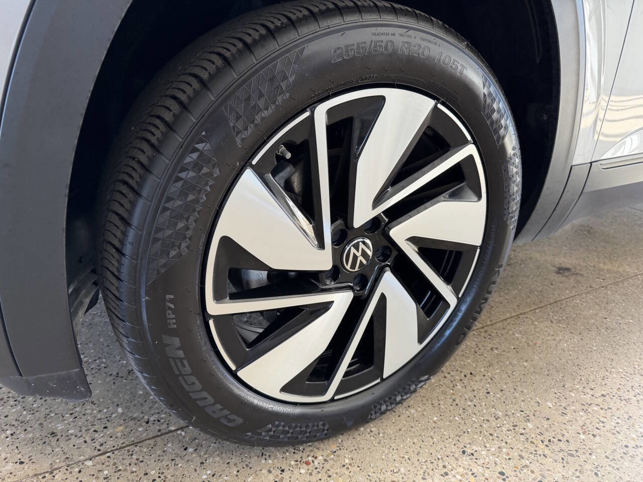 Used 2025 Volkswagen Atlas SE image 47