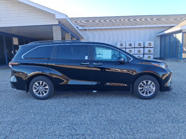 New 2026 Toyota Sienna XLE AWD/4WD image 8