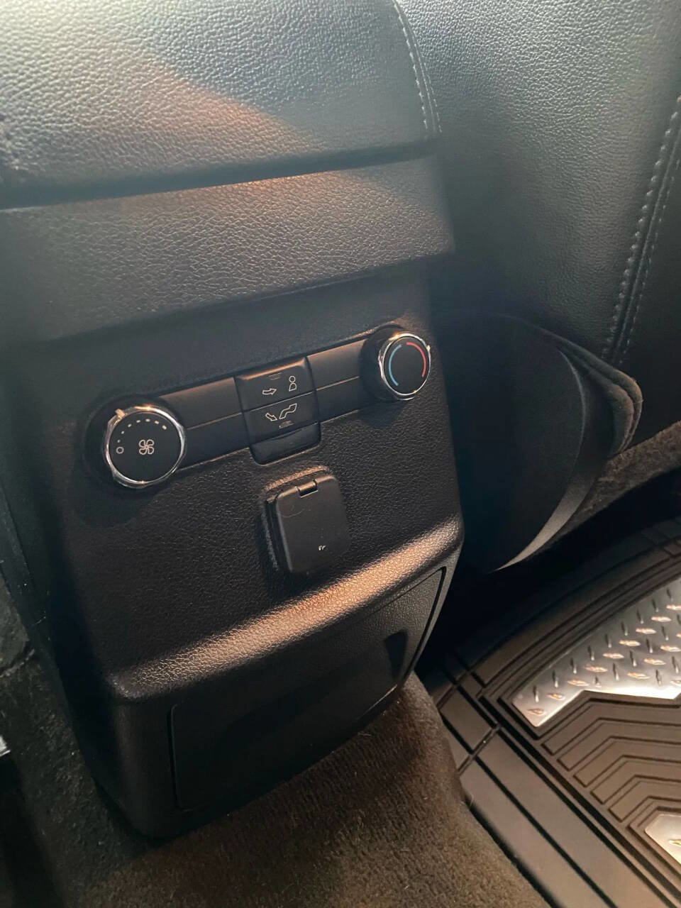 Used 2016 Ford Explorer XLT w/ Equipment Group 202A image 27