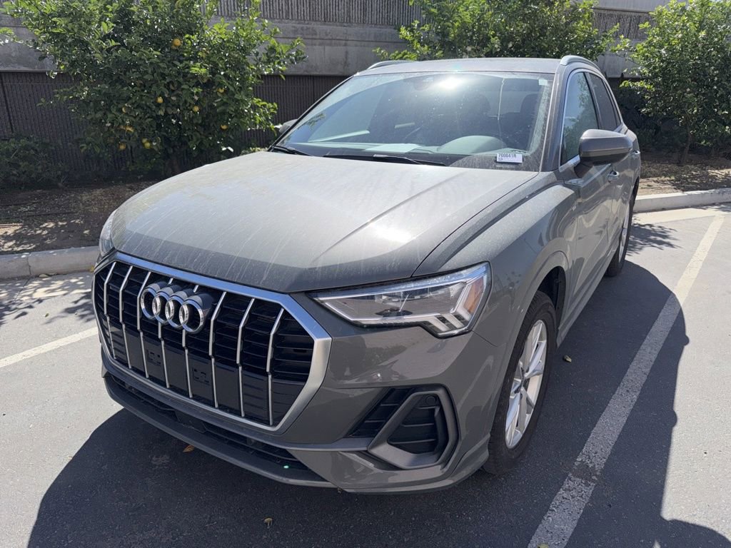 Used 2025 Audi Q3 2.0T Premium image 2
