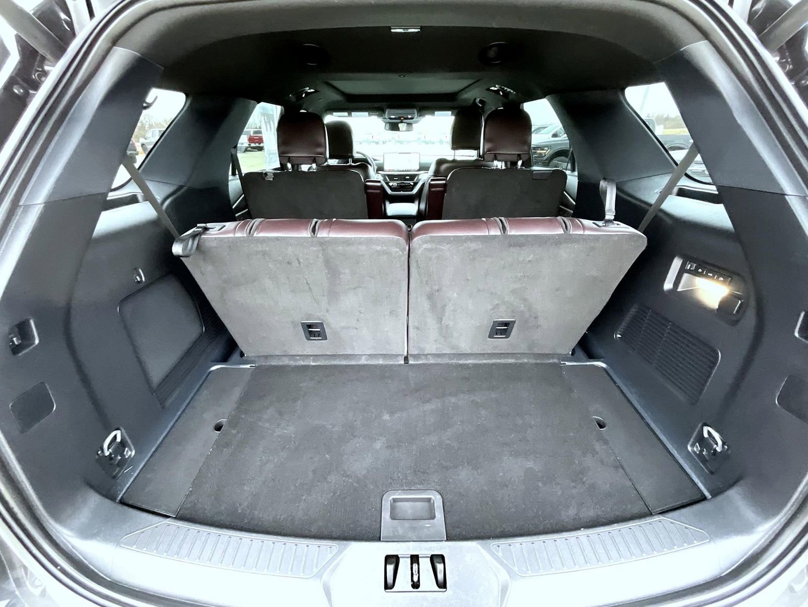 Used 2025 Ford Explorer Platinum w/ LUX Leather Package image 25