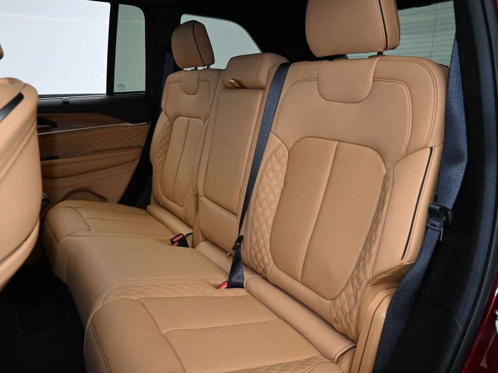 New 2025 Jeep Grand Cherokee Summit image 32