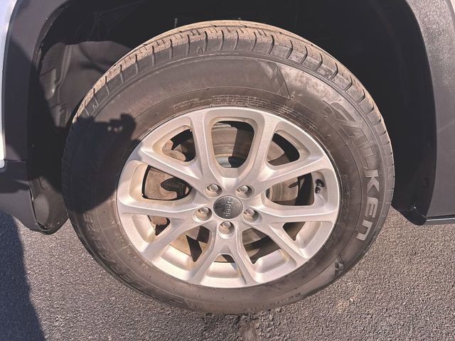 Used 2017 Jeep Cherokee Latitude w/ Safety/Convenience Group image 30