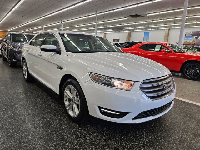 Used 2017 Ford Taurus SEL image 3
