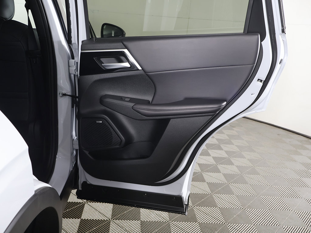 New 2026 Mitsubishi Outlander LE AWD/4WD image 25