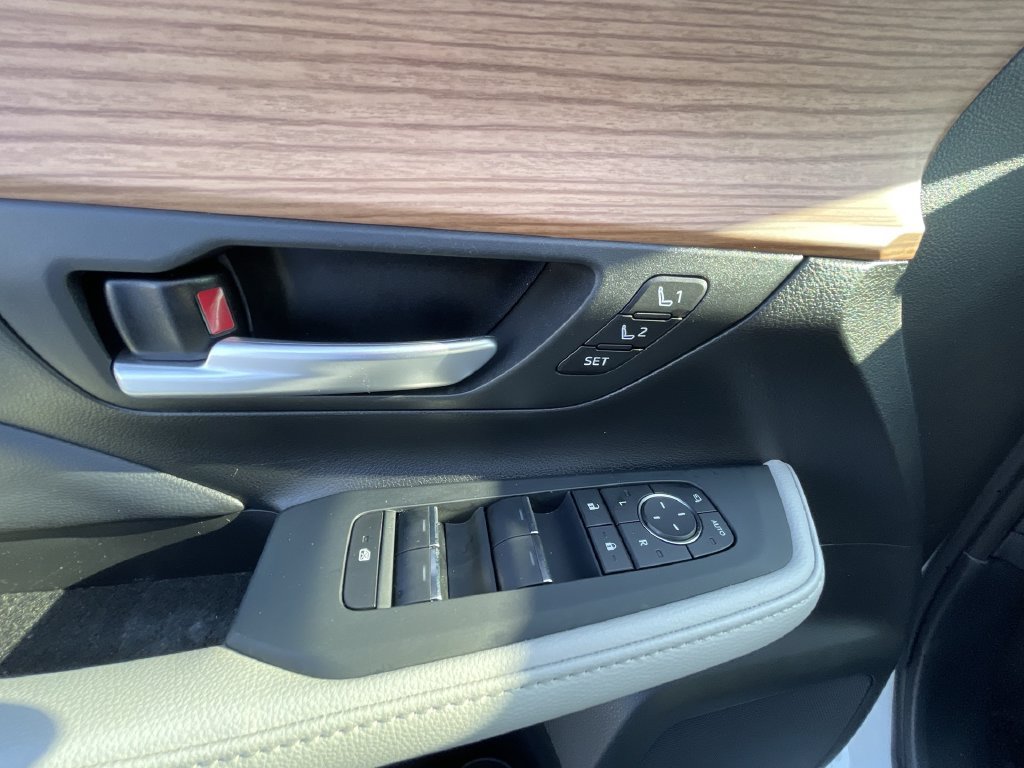 Used 2024 Toyota Grand Highlander AWD image 22