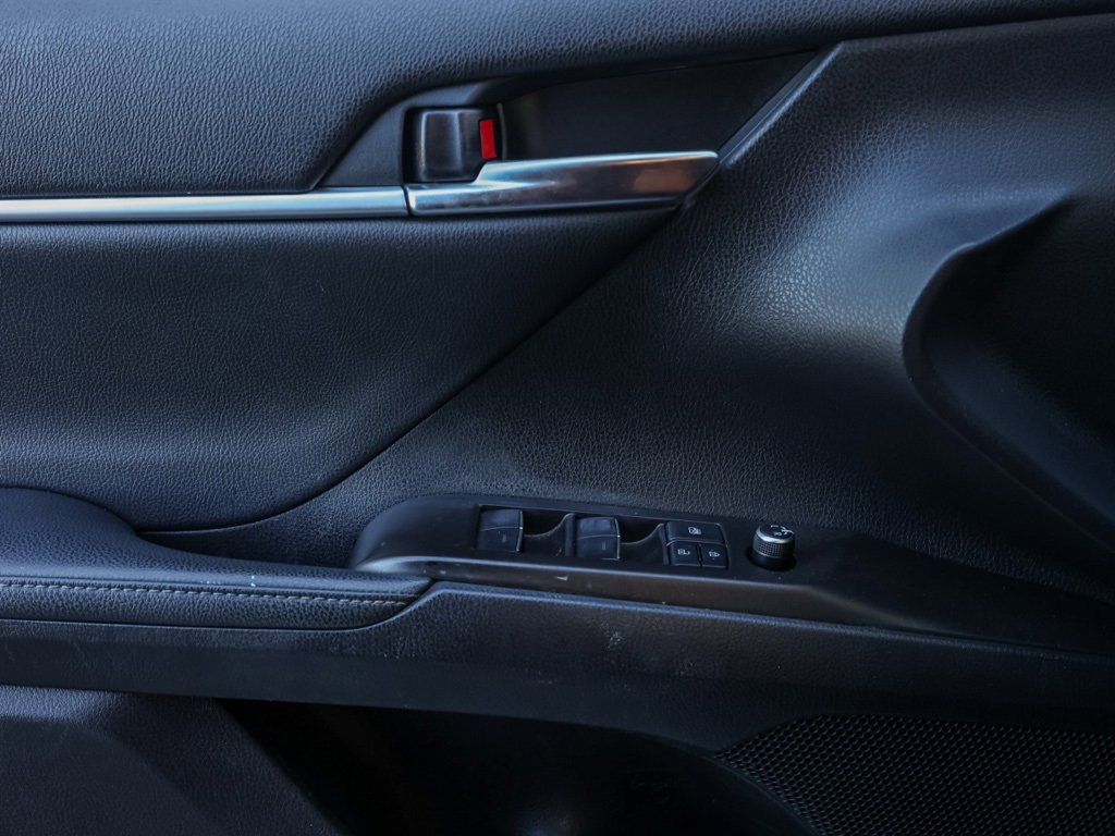 Used 2022 Toyota Camry XLE image 23