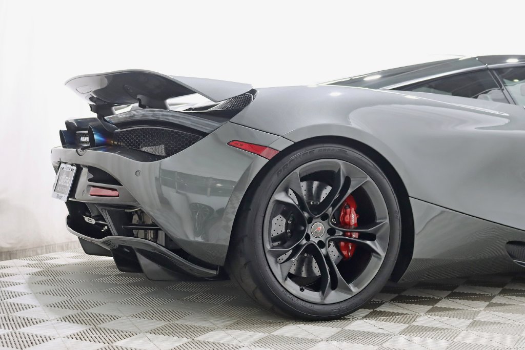Used 2018 McLaren 720S Performance RWD image 18
