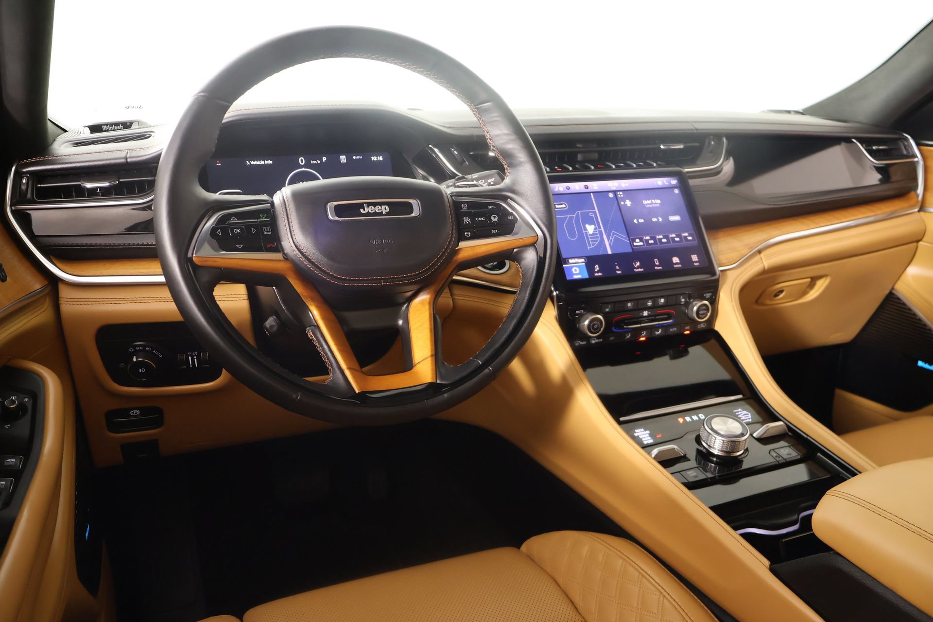 Used 2025 Jeep Grand Cherokee L Summit AWD/4WD image 2