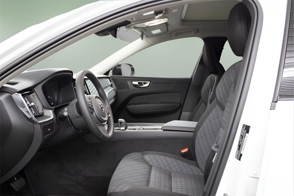 Certified 2025 Volvo XC60 B5 Core w/ Protection Package Premier image 16