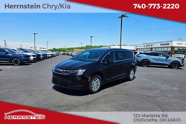 New 2027 Chrysler Pacifica Select FWD image 3