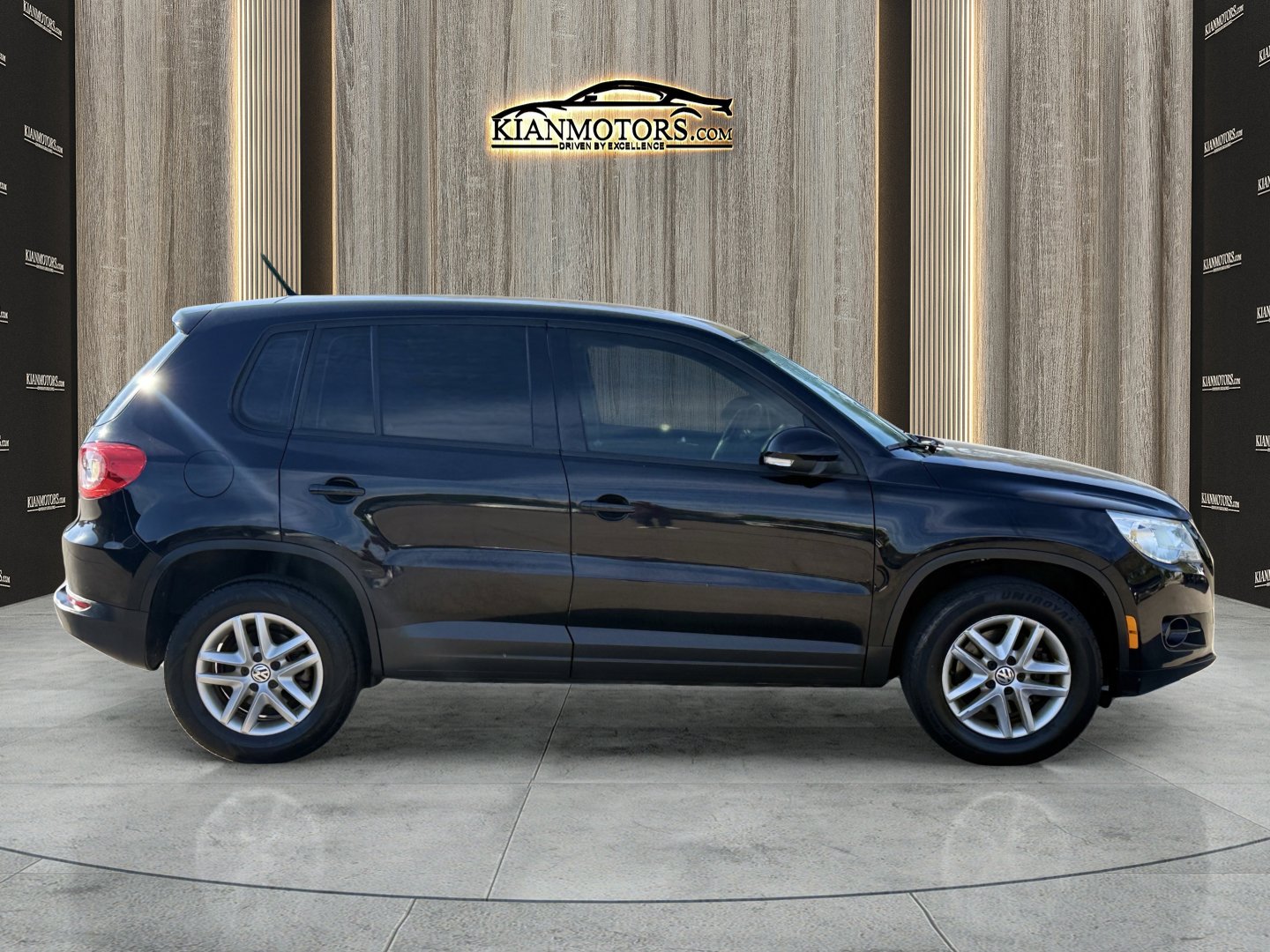 Used 2011 Volkswagen Tiguan S image 8