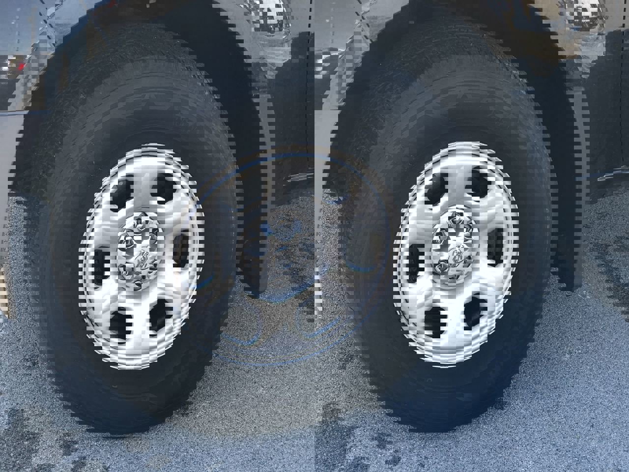 Used 2019 Nissan Frontier S image 2