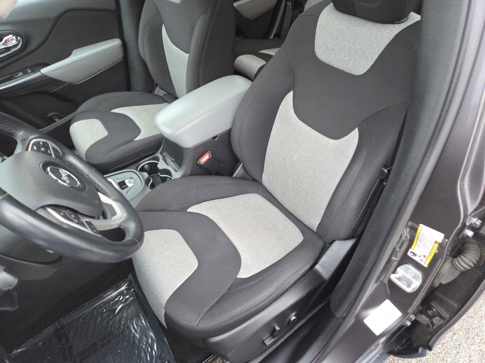 Used 2014 Jeep Cherokee Latitude w/ Comfort/Convenience Group image 24