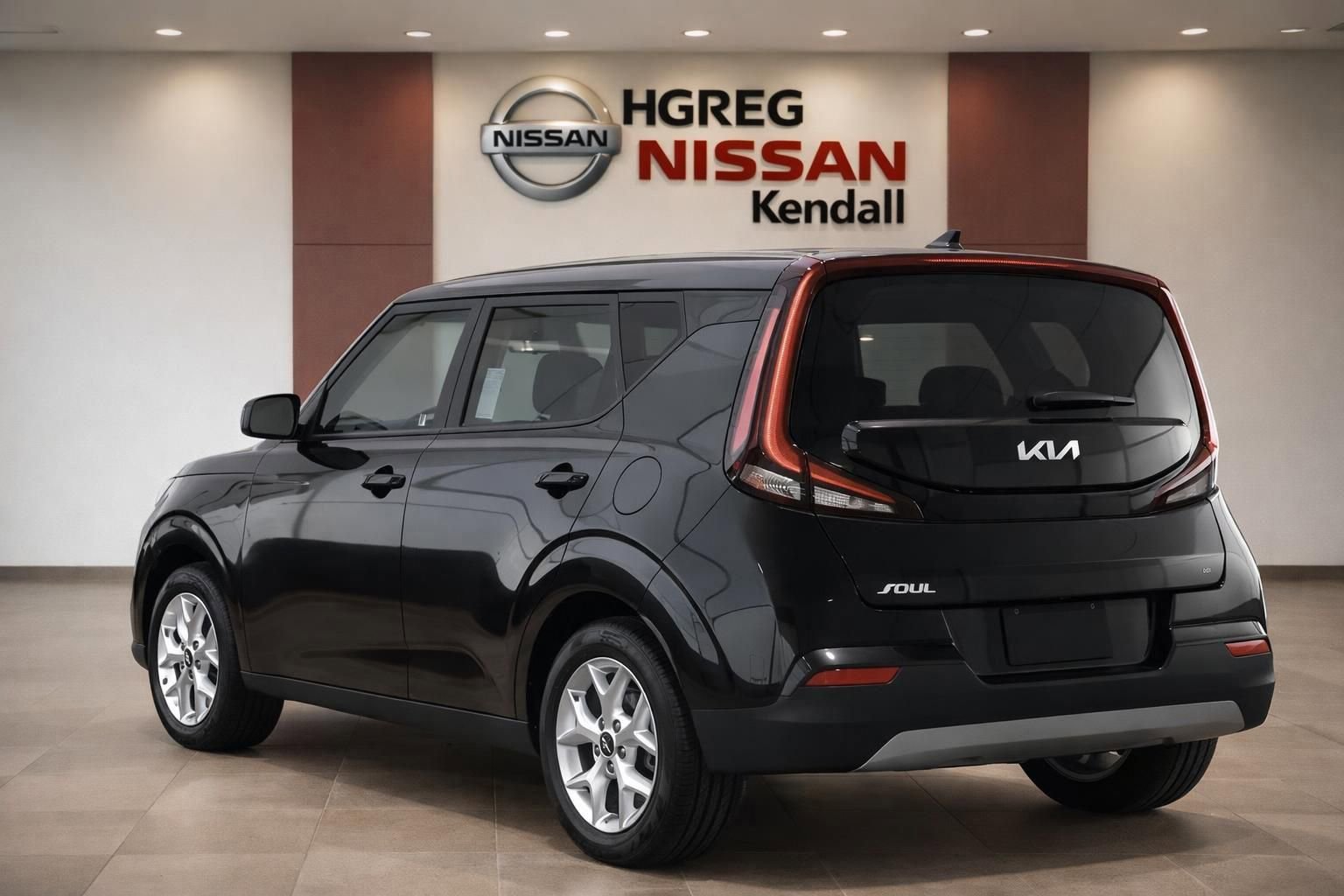 Used 2024 Kia Soul LX w/ Option Group 015 FWD image 2