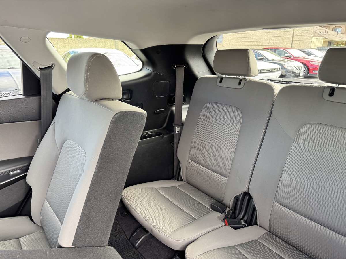 Used 2017 Hyundai Santa Fe SE w/ Cargo Package FWD image 26