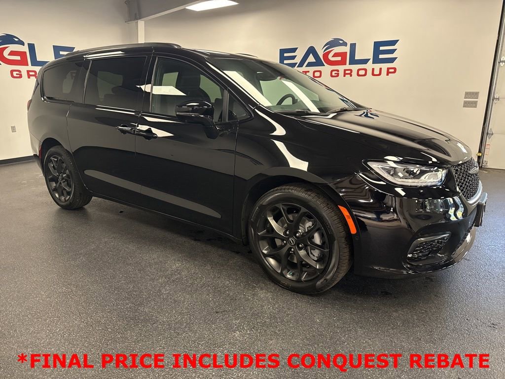 New 2026 Chrysler Pacifica Select w/ S Appearance Package