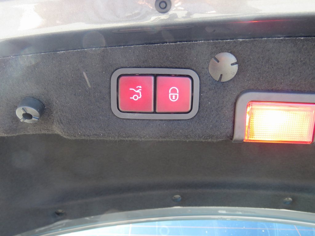 Used 2018 Mercedes-Benz C 300 4MATIC Sedan image 19