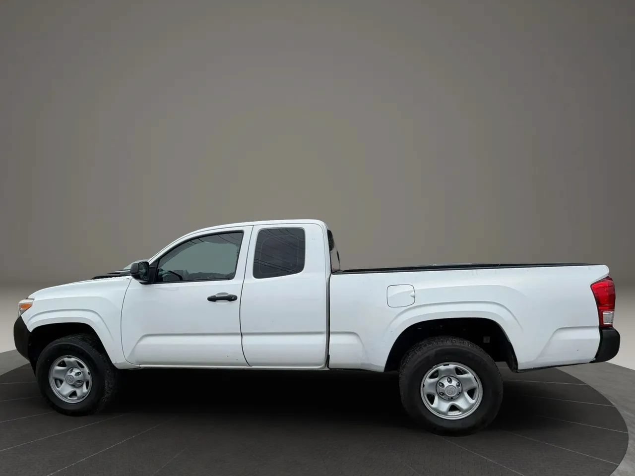 Used 2016 Toyota Tacoma SR RWD image 8