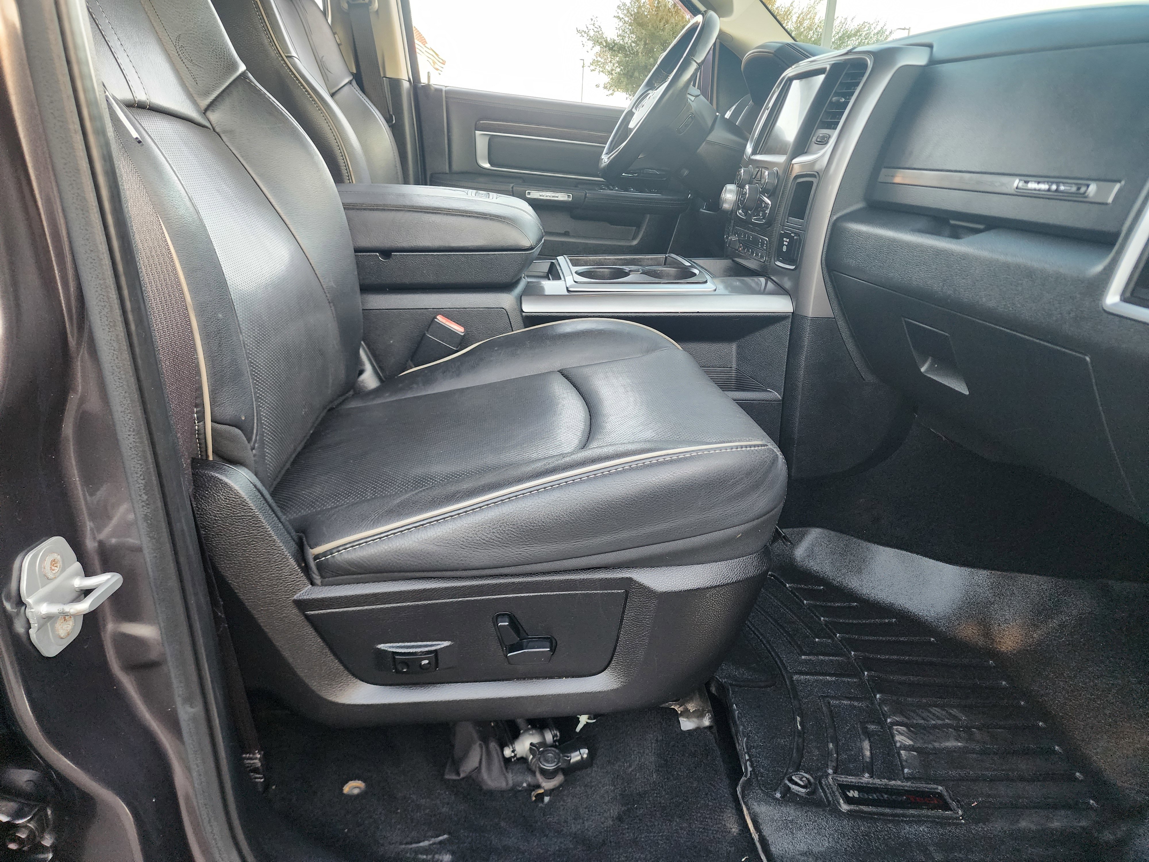 Used 2015 RAM 1500 Limited image 11